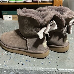 UGG BOOTS PURPLE GRAY COLOR SUPER SOFT SIZE 9 WOMENS - MINI BAILEY BOW I…